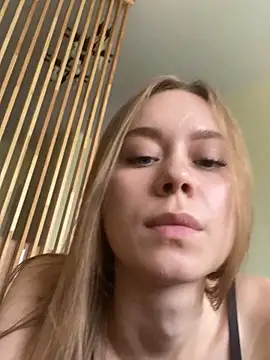 KarolinaMyles webcam
