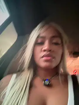 riri_brunnete webcam