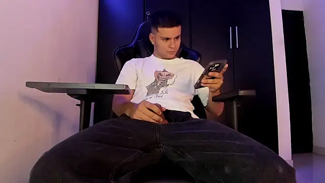 Liam_Mateo webcam
