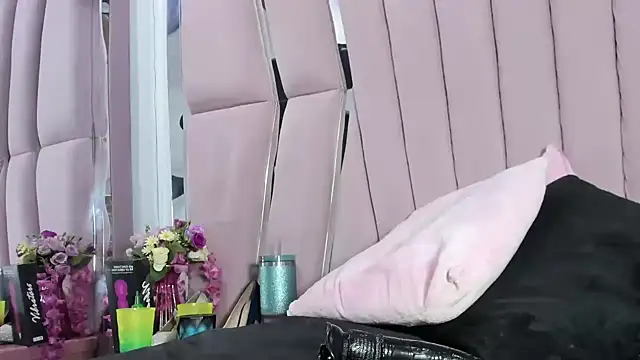 Sasha_Petitte webcam
