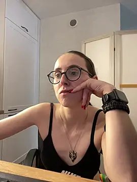 MartiniiSelenna live cam on StripChat