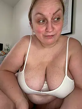 BBW_Nora