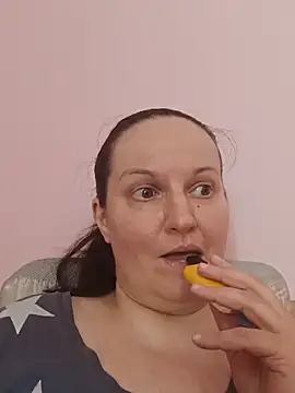 BustyLadyAlma webcam