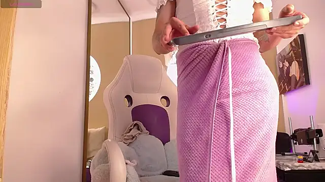 Yaki_Tai live sex cam