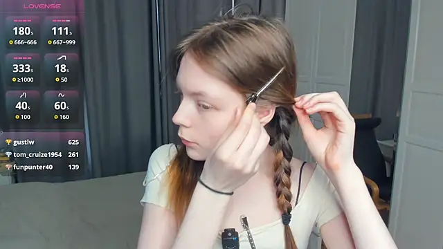LavenderMitten live sex cam