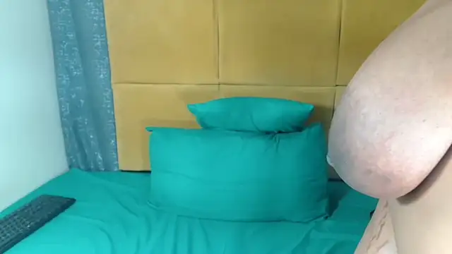 HugeTitisxx live cam on StripChat