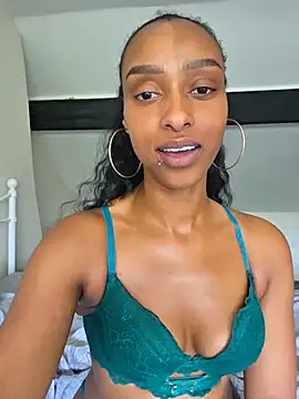 Hazel_Dollxx webcam