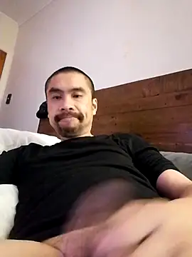 Stronggdragon85 webcam