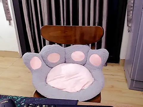 Maia_9999 webcam