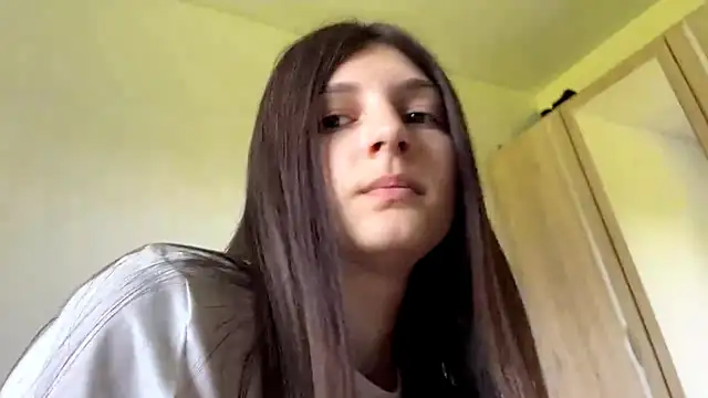 spanishrooter (F teen) - Tease you with my shirt