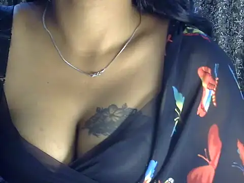 Flirty_taanu webcam