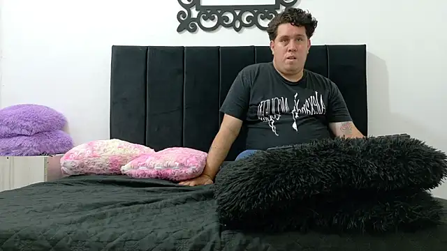 PinkQueen23 webcam