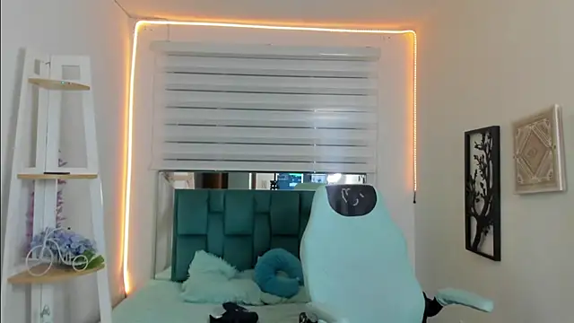 Sara_Red_X webcam