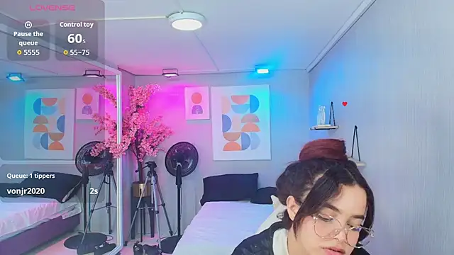 Maggy_t18 live cam on StripChat