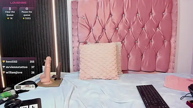 elena_wolff live cam on StripChat