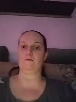 BustyLadyAlma webcam