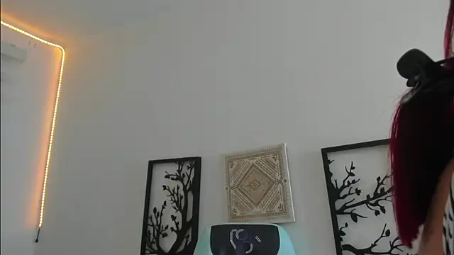 Sara_Red_X webcam