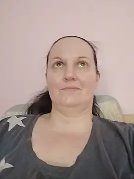 BustyLadyAlma webcam