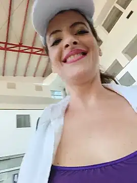 RebeccaNoble live cam on StripChat