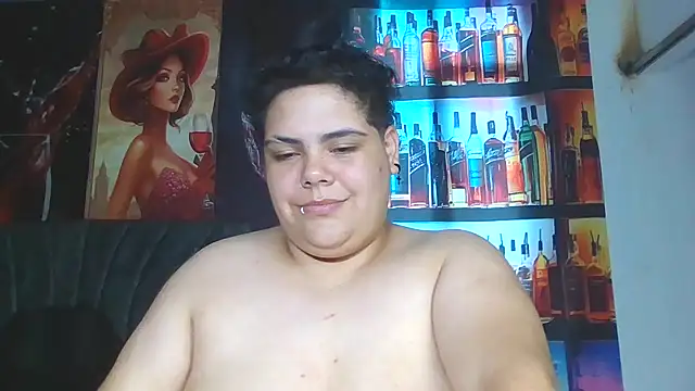 Hailey_Curvy webcam
