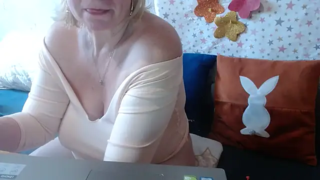 QueenLana webcam