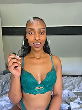 Hazel_Dollxx webcam