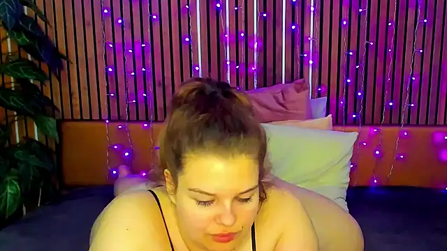 LittleNicole69 live cam on StripChat