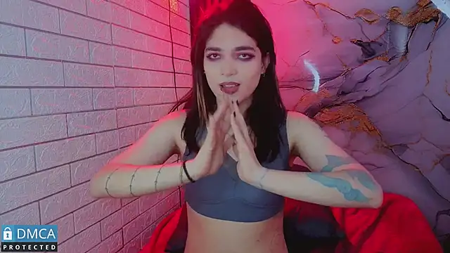 MaeveKuro webcam