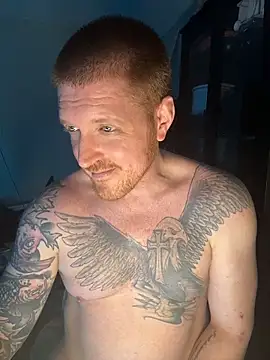 CloudyKingG live cam on StripChat