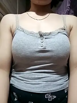 LucyyLy webcam
