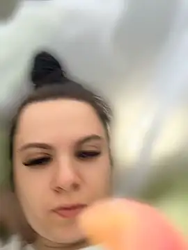 HellaReousx webcam