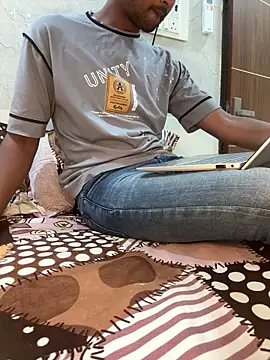 Gujarati-boy-meetbhabhi webcam