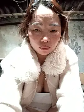 Yellow-pink webcam