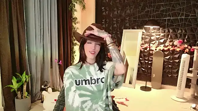 ari-nana (F young) - Spending the night drinking w good men🍷