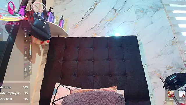 rachelroberts (F milf) - squirts