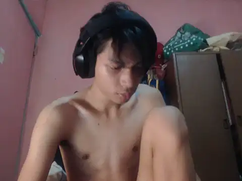 kyoshi_19 (M twink) - Fash dick 25 token, cum in public