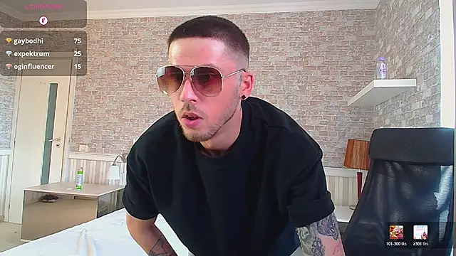 JonahShaw live cam on StripChat