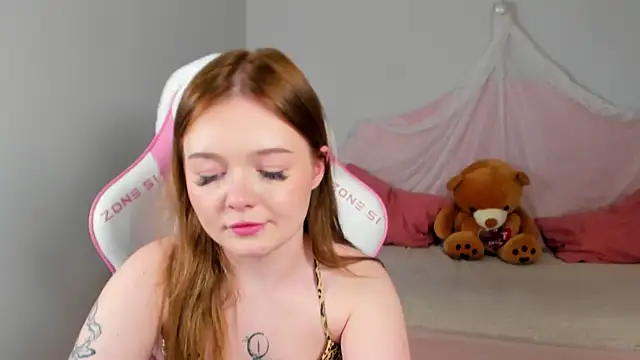 ElinaVale webcam