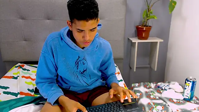 lukaz_caballero (M twink) - lukazwe all want to see you masturbate🔥