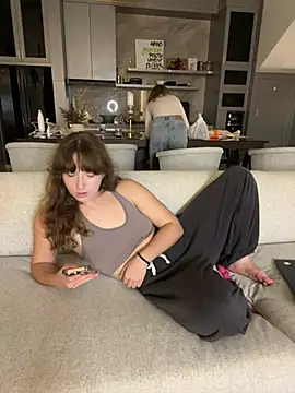 nura_n_sarah - Nura_n_Sarah's free webcam - UK Sex Cams