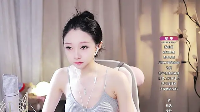 Zoe-99 webcam
