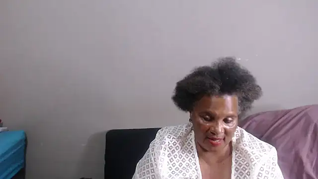 GrandBustyMelon live cam on StripChat