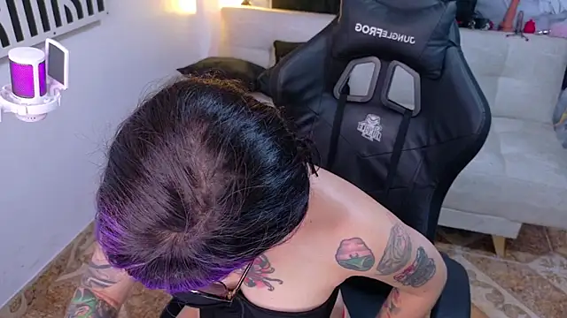 nova_kitttyy live cam on StripChat