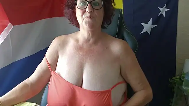 GrandJo69 live cam on StripChat