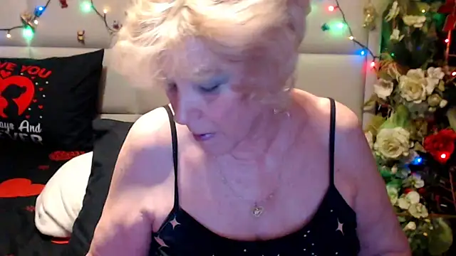 HappyWomanOn webcam