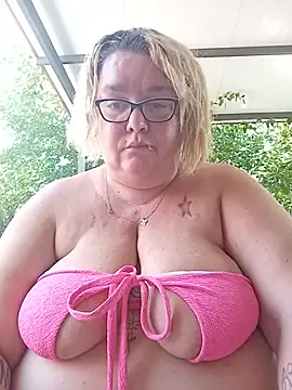 diosacurvy1984 live cam preview on Stripchat