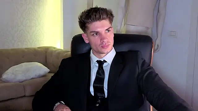 MaxKaiden live cam on StripChat