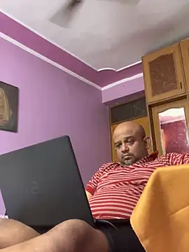 Dick_6inches_Delhi webcam