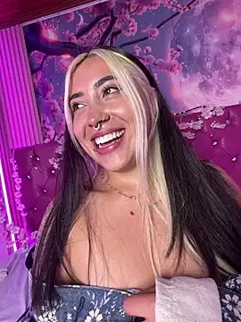 ManuelaVeeleez live cam