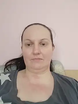 BustyLadyAlma webcam